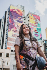 - GUGIE - Mural Aurora Negra