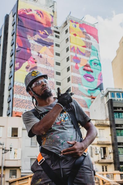 - REIS - Mural Aurora Negra